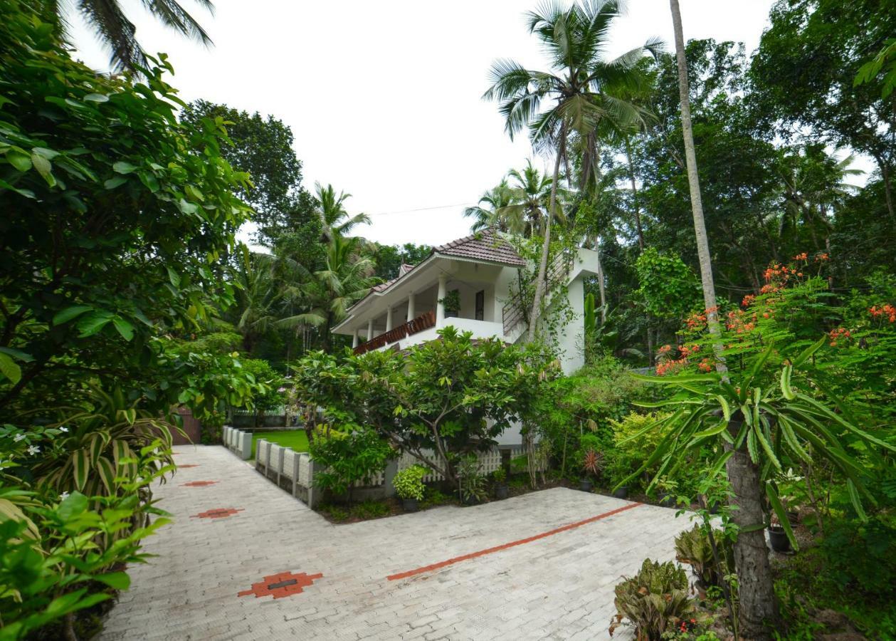Amritham Holidays Homestay Trivandrum Thiruvananthapuram Exterior photo
